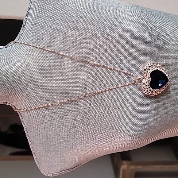 Blue heart necklace NWT - Picture 3 of 9